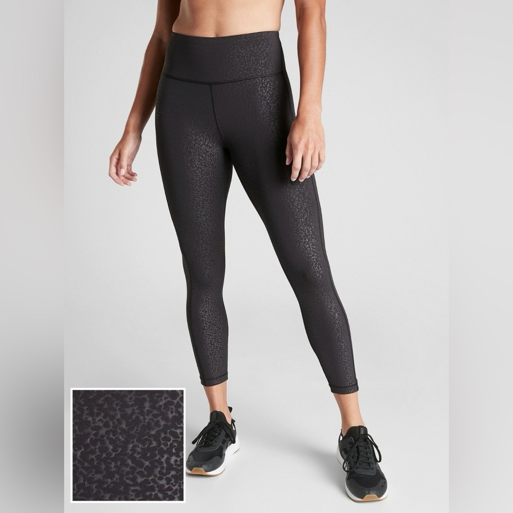 Athleta Ultimate Stash Pocket Embossed 7/8 Cosmos Tight in Black.